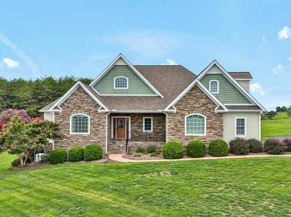 84 Land Fall Dr, Moneta, VA 24121