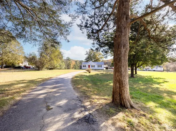 19503 Ahern Rd, Moseley, VA 23120