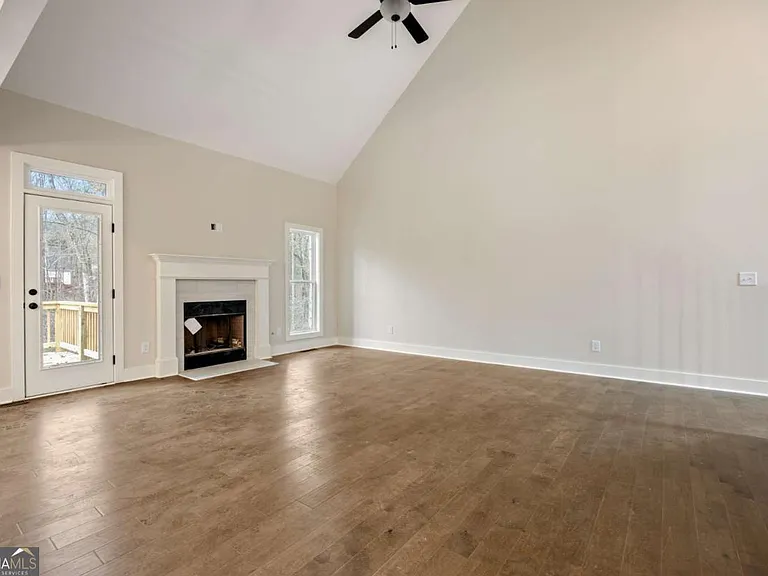 370 Ansley Dr — Photo 13