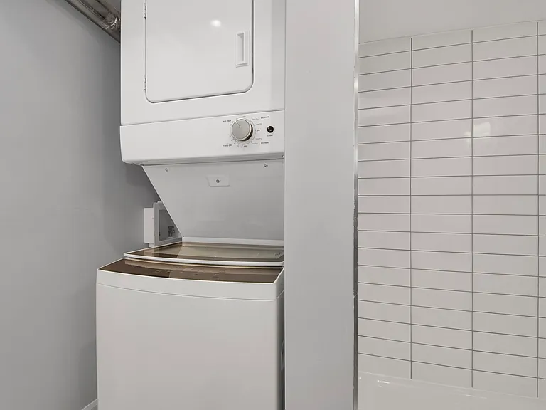868 Maplewood Ave #2 — Photo 17