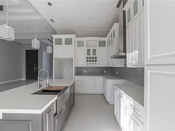 5th image of 5008 Gisselle St