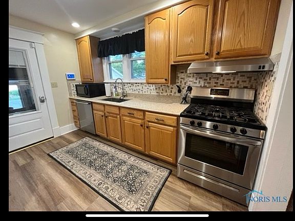 3rd image of 808 N Main St