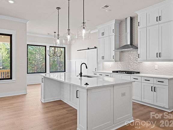 5th image of 131 Heartland Dr #2