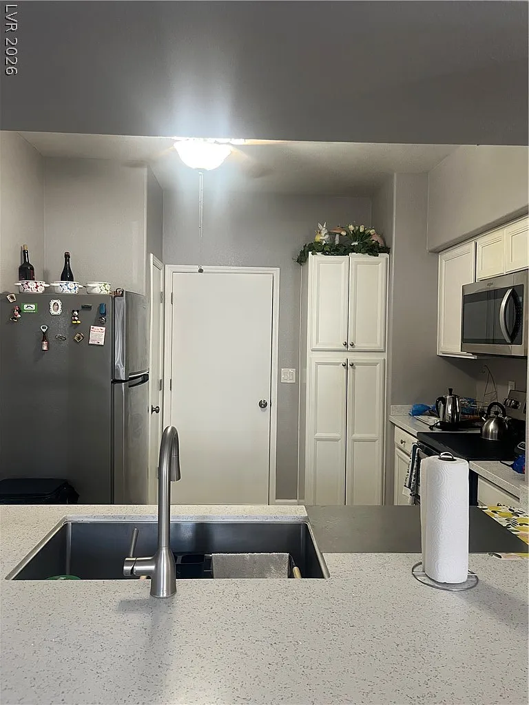 2 bed, 2.0 bath, 937 sqft, $3,750 — Photo 4