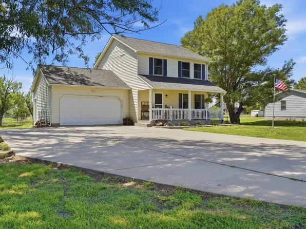 925 Schenk St, Osage City, KS 66523