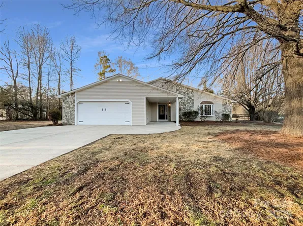 500 Kirby Ln, Matthews, NC 28104