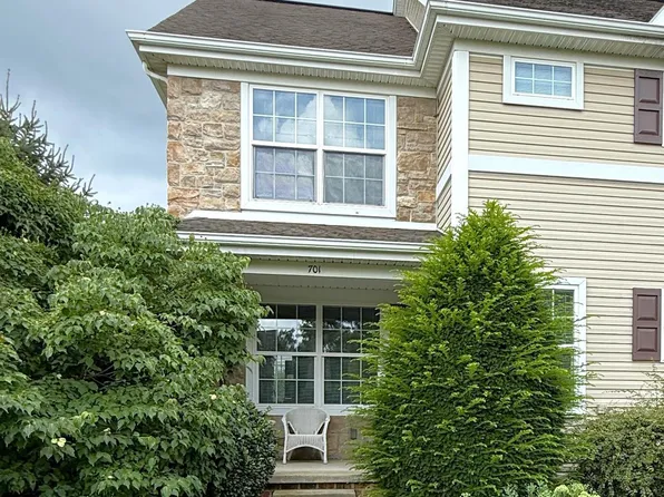 701 Brentwood Dr, Lititz, PA 17543