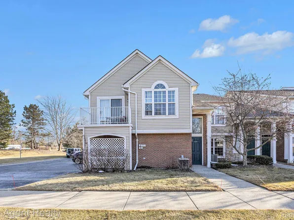 5837 Pine Aires Dr, Sterling Heights, MI 48314