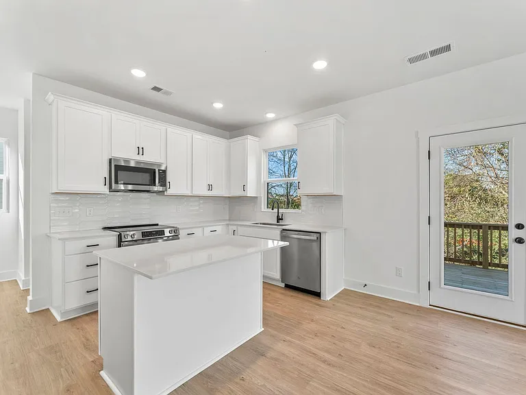 141 Rose Hannah Dr — Photo 8