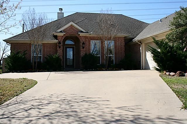 1st image of 3202 Hunter Cove Dr
