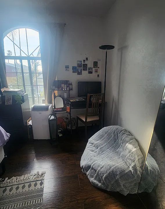 2nd image of 1285 W 35th Pl #2