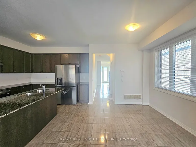 109 Freedom Cres — Photo 4