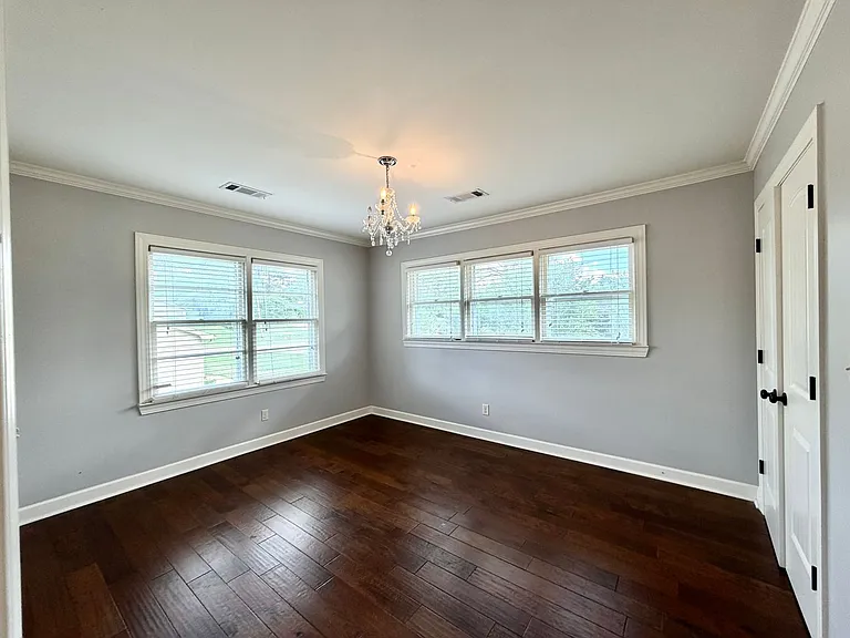904 Lynn Cir — Photo 19