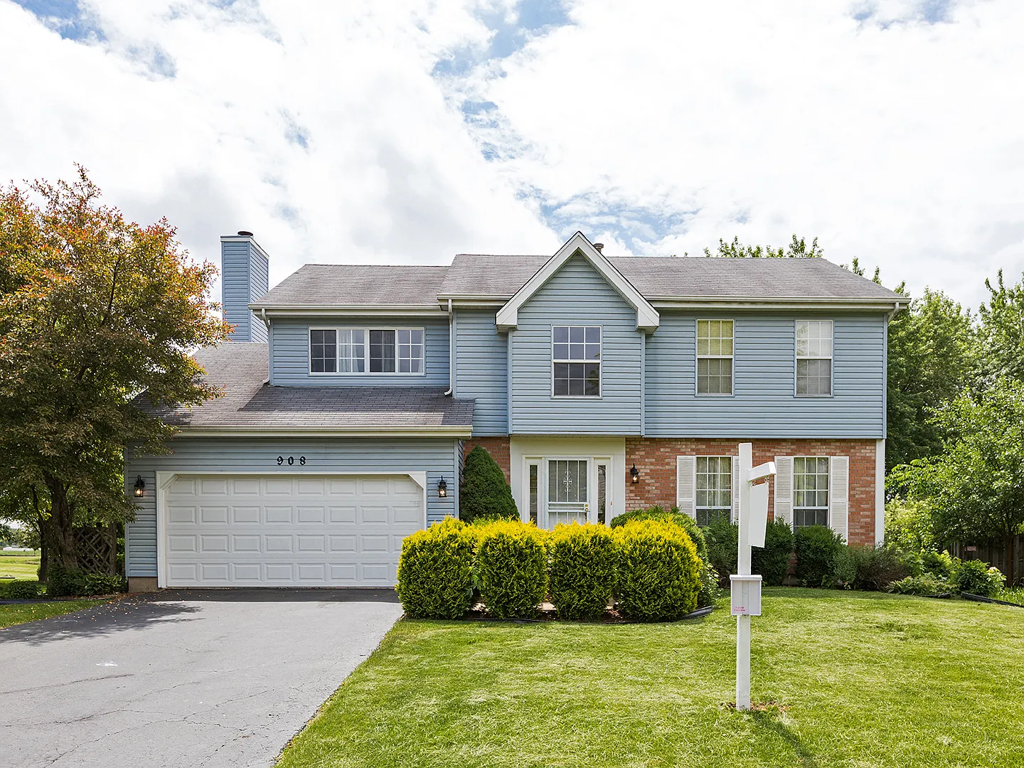 908 Horseshoe Ct photo 1