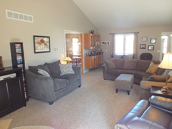 3rd image of 1042 E 10th St
