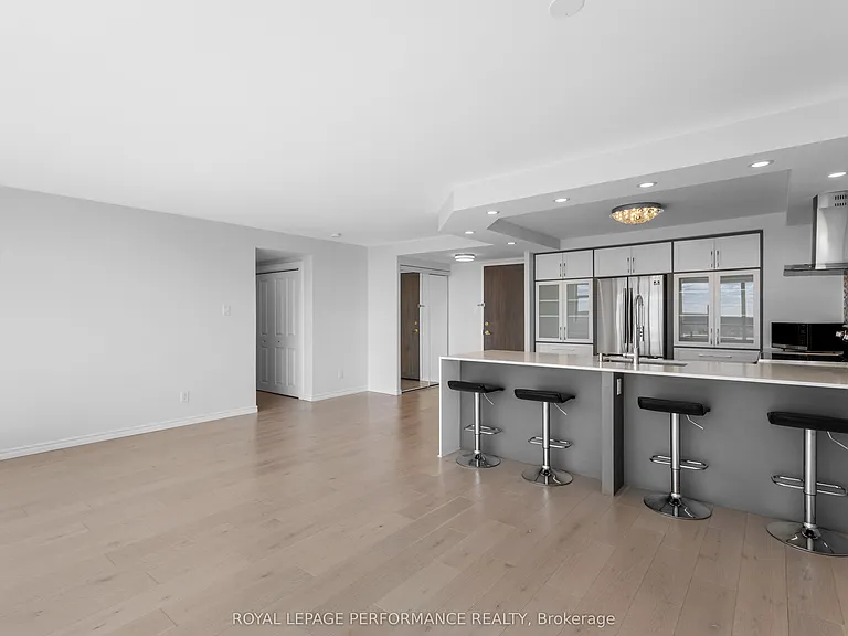 2760 Carousel Cres #1606 — Photo 15