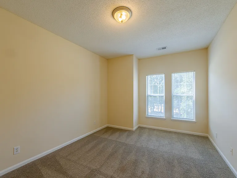 Abbington Place Apartments — Photo 12