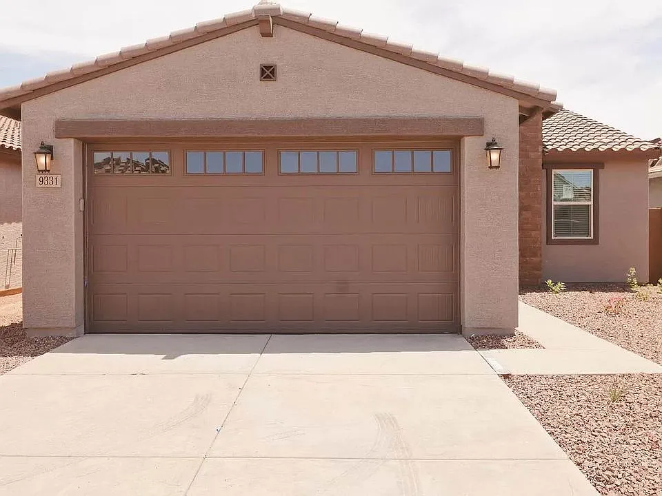 Building Photo - 9331 W Glenrosa Ave