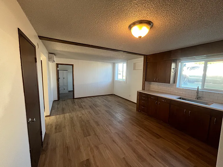 321 NE Damson Ave #A — Photo 3