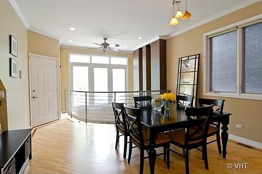 3rd image of 910 N Hermitage Ave #1