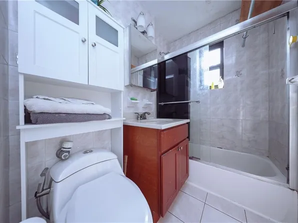 2705 Kings Highway image 13 of 17