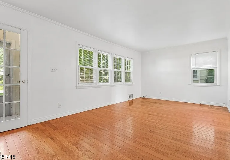 32 Locust Ave — Photo 19