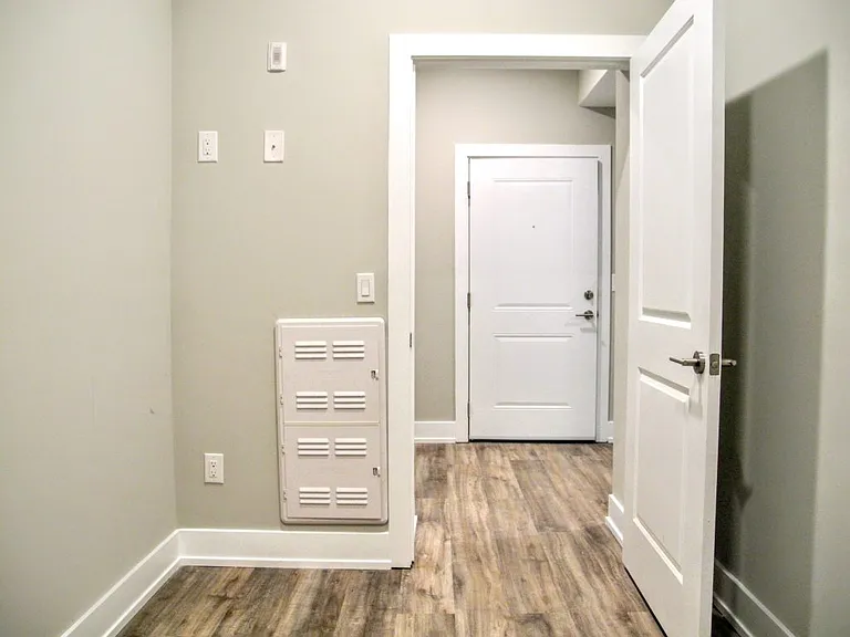 1607 Catherine St — Photo 17