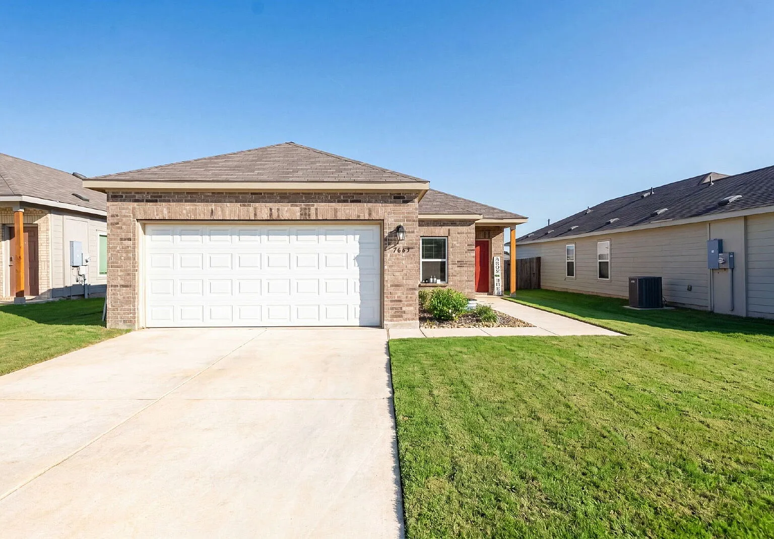 3 bed, 2.0 bath, 1233 sqft, $1,600 — Photo 2