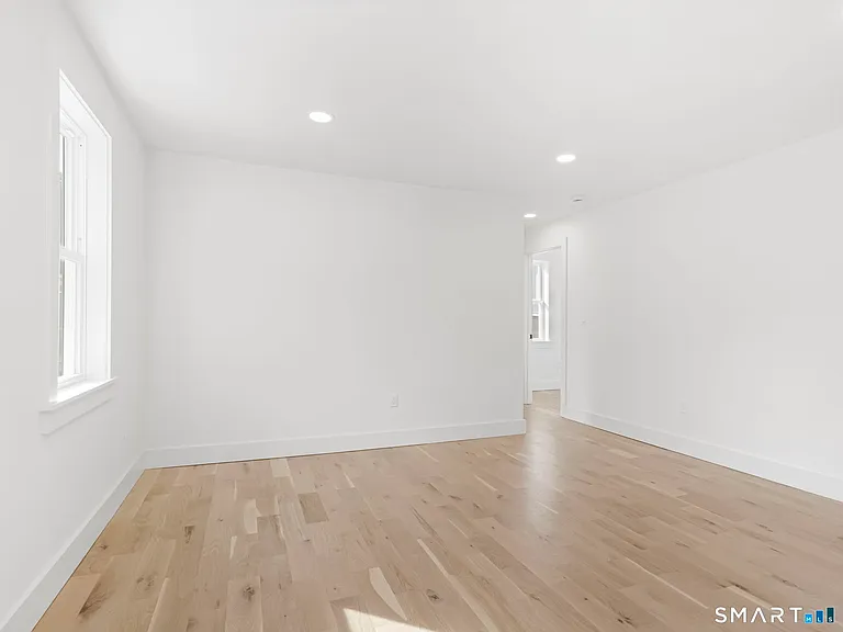 325 Coram Ave #C — Photo 5