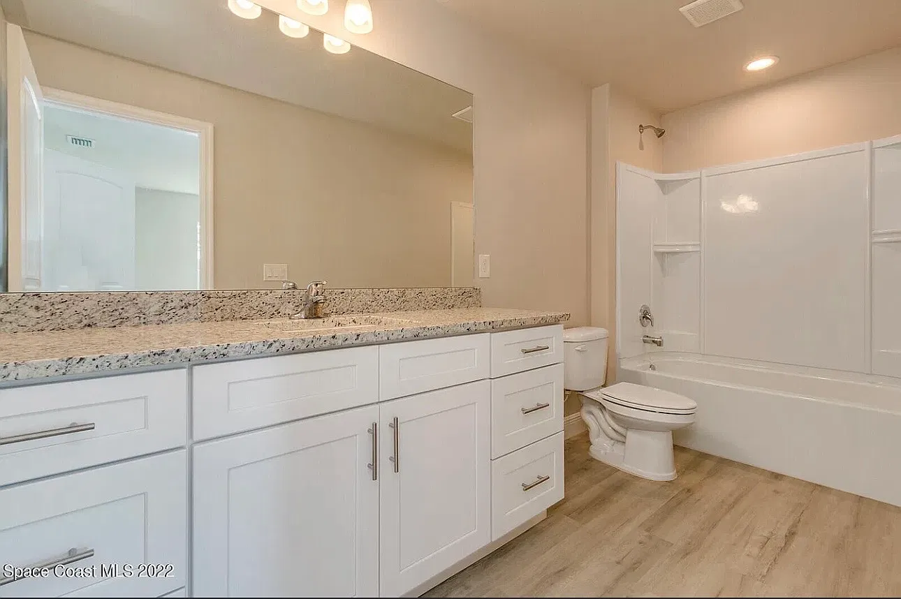 4 bed, 2024 sqft, $2,800 — Photo 1