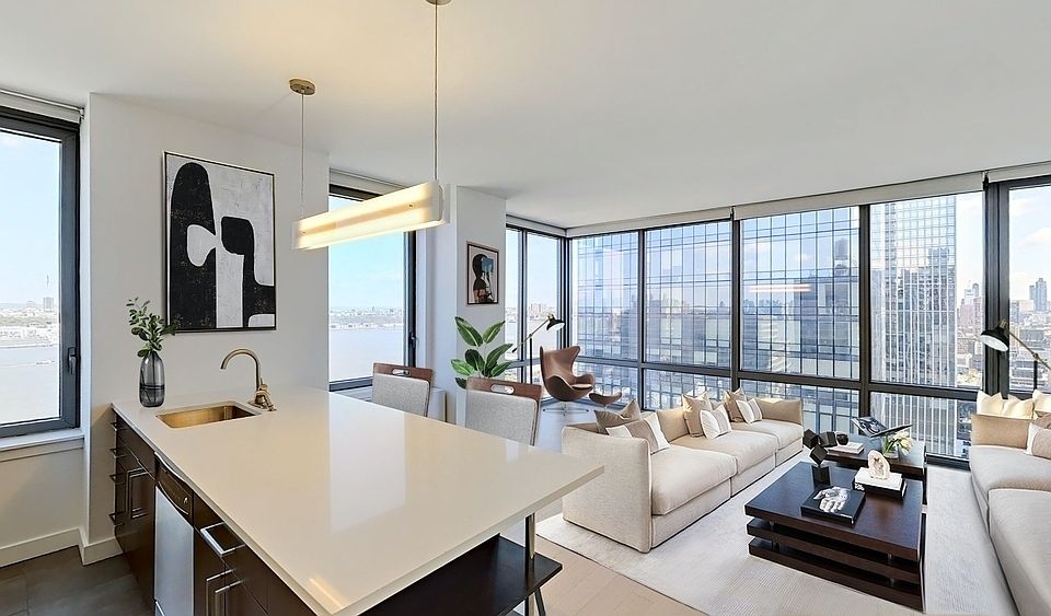 1st image of 312 11th Ave APT 14L
