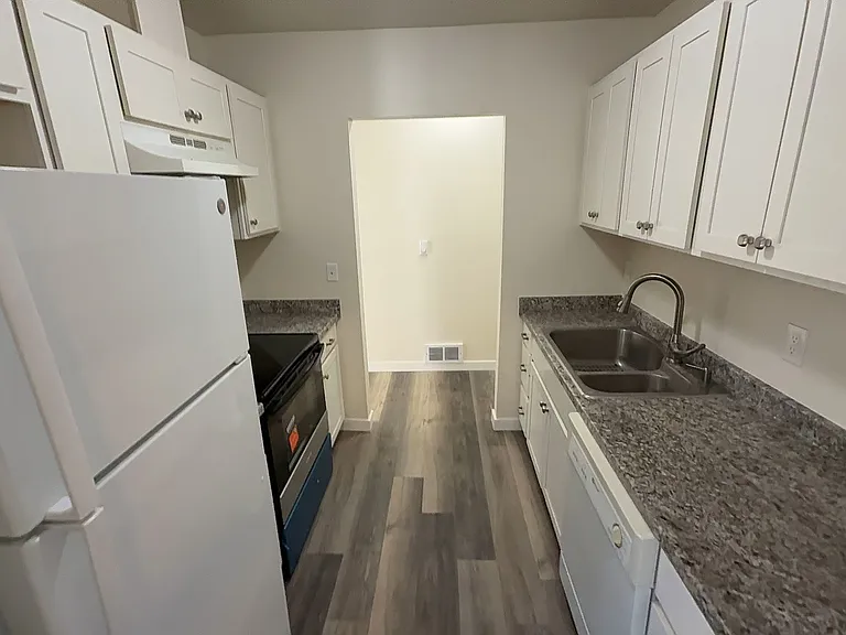 3322 Tierra Dr NE — Photo 3