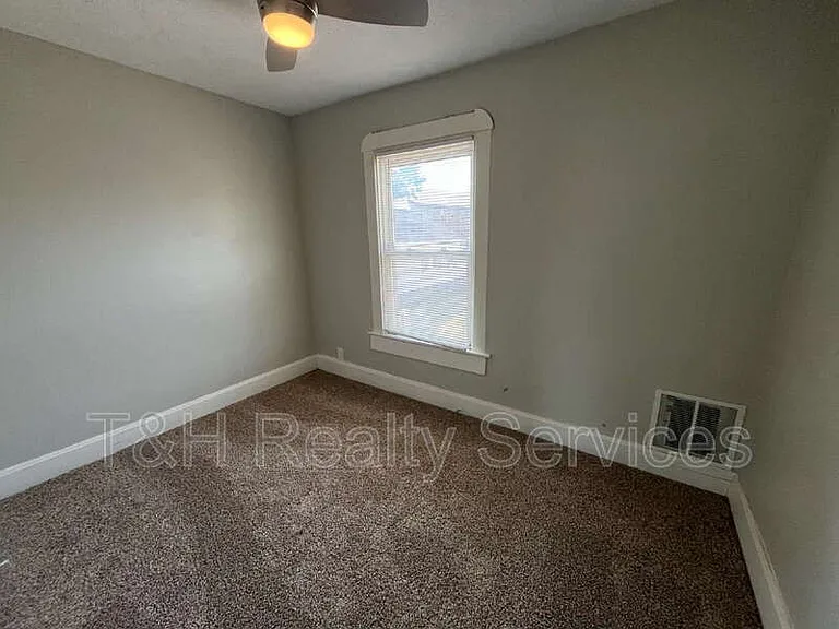 118 W 23rd St — Photo 9