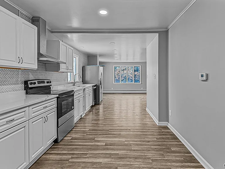 11 Winmar Cres — Photo 18