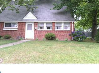 862 Bobwhite Ln, Secane, PA 19018