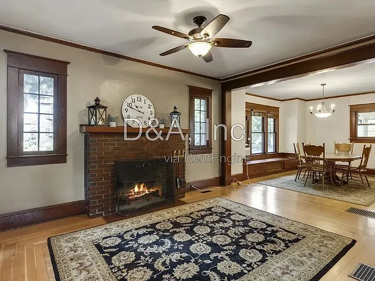 744 SW 14th St — Photo 4
