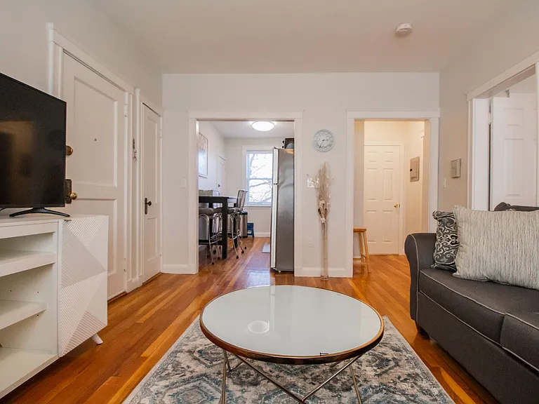 191 Kent St #4 — Photo 5