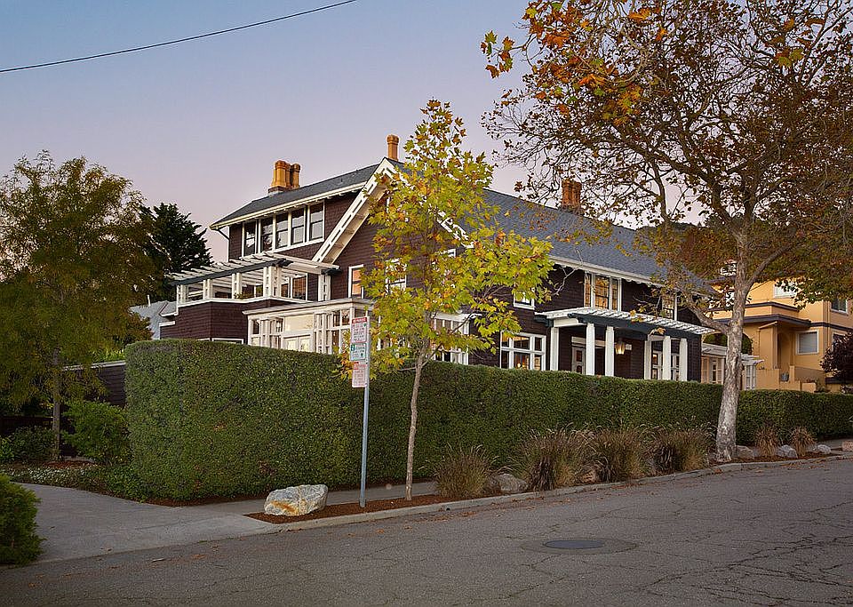 2nd image of 2829 Forest Ave