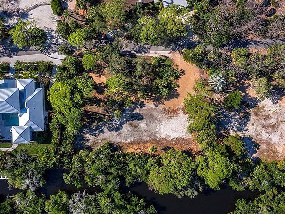 2nd image of 7233 Pine Needle Rd