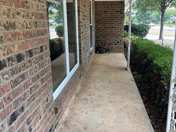 3rd image of 1131 Grove Dr