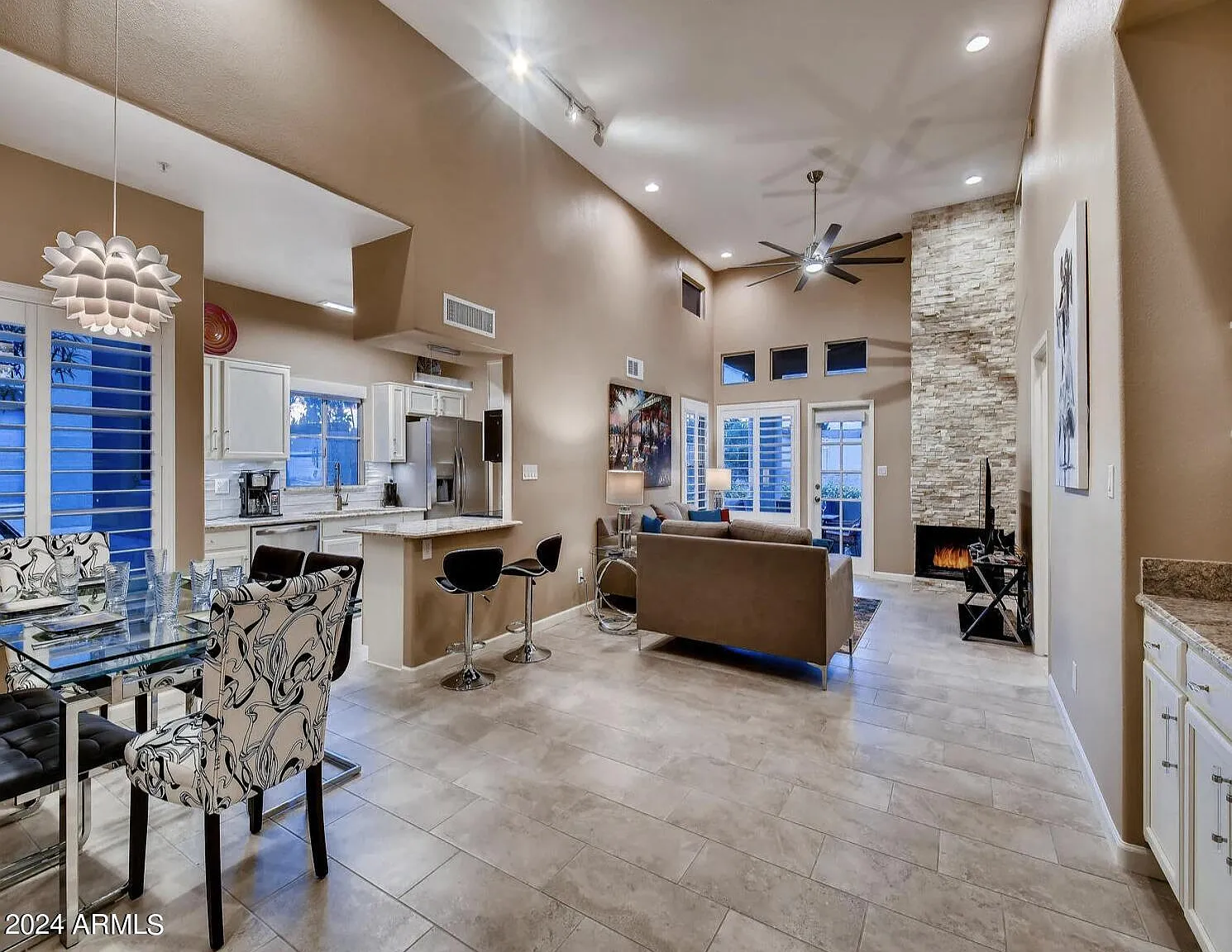 3 bed, 2.0 bath, 1364 sqft, $2,600 — Photo 3