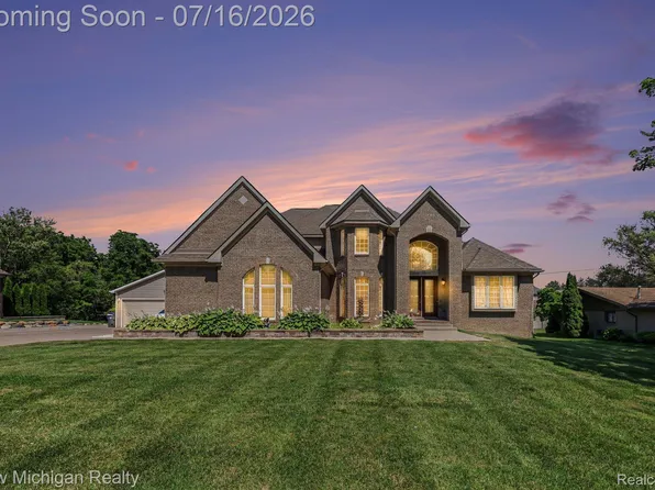 3812 Finch Dr, Troy, MI 48084