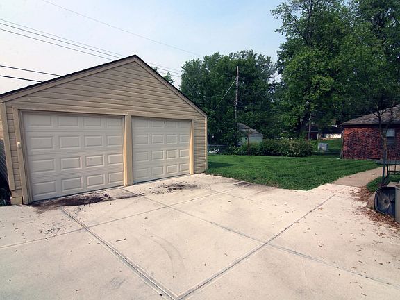 3rd image of 5808 Western Ave