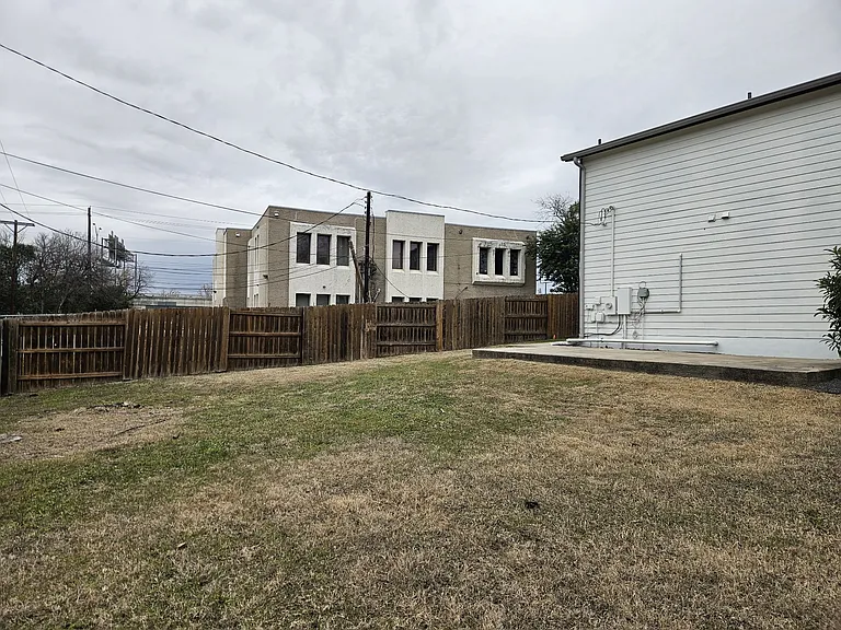 Shared Huge Fenced in Backyard