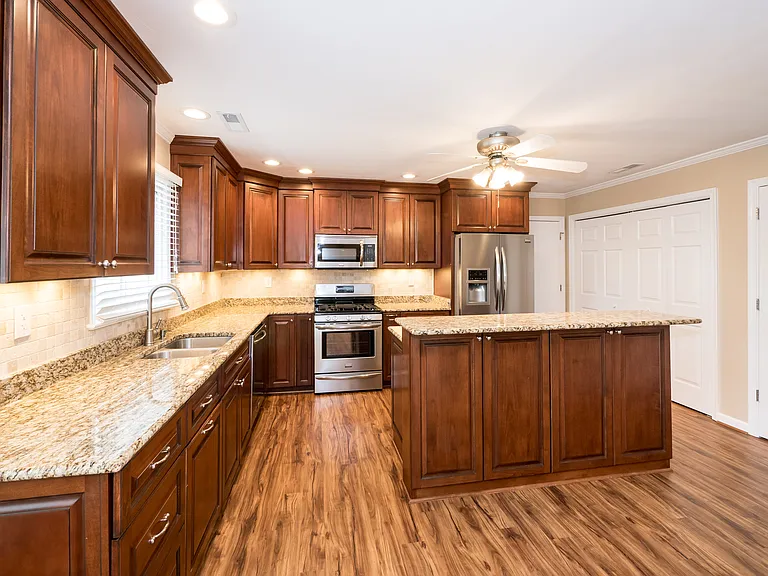 4501 Van Dyck Dr — Photo 2