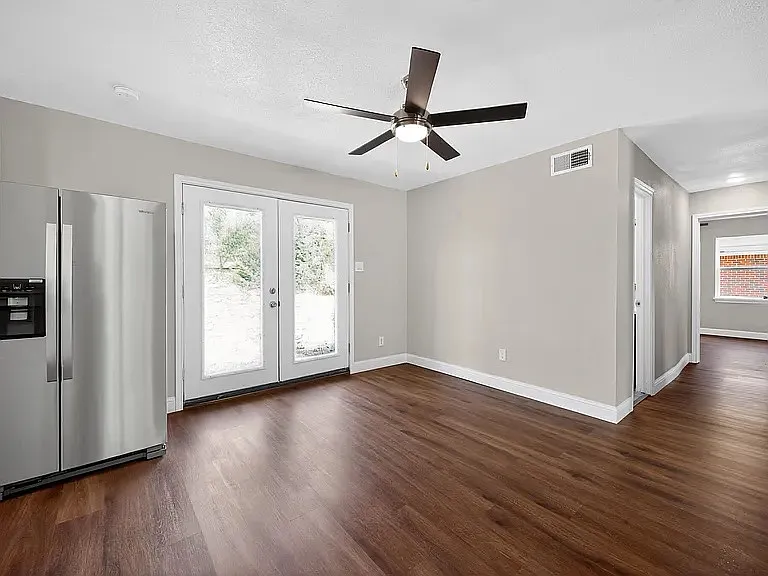 705 Donald Dr — Photo 10