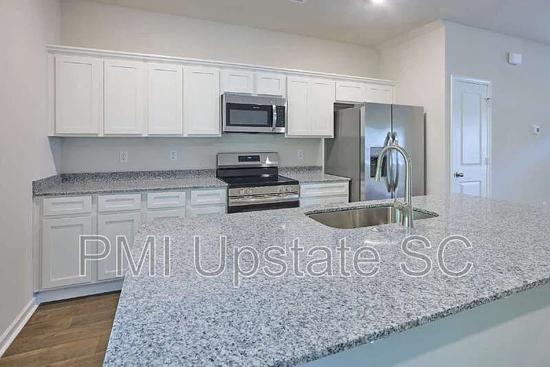 3 bed, 2.5 bath, $1,525 — Photo 4