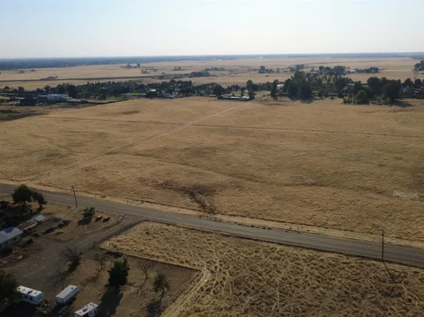 8301 N Madsen Ave, Clovis, CA 93619