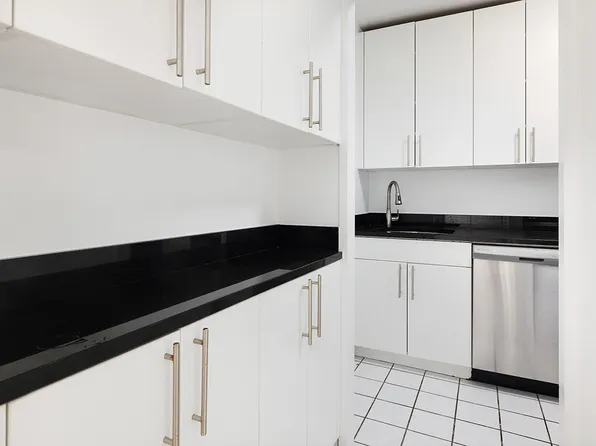 330 East 38th Street image 7 of 26