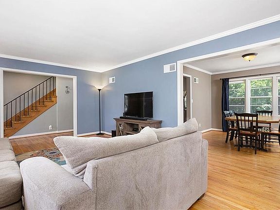 3rd image of 211 S Benton Blvd